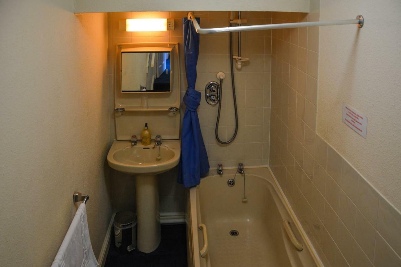 Llanerch Inn لاندريندود ويلز المظهر الخارجي الصورة